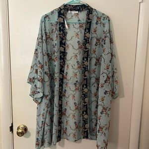 Floral DR2 kimono in light blue with dark blue trim size 1X